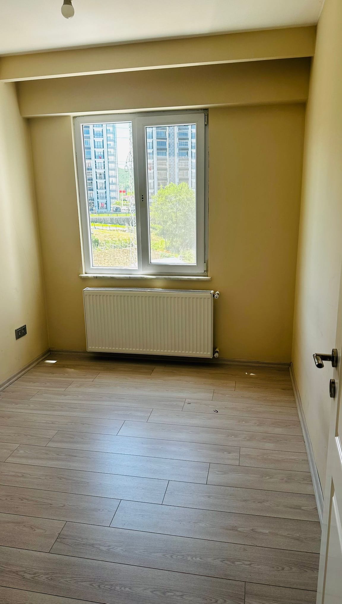 CUMHURİYET MAHALLESİNDE SATILIK GENİŞ 3+1 DAİRE